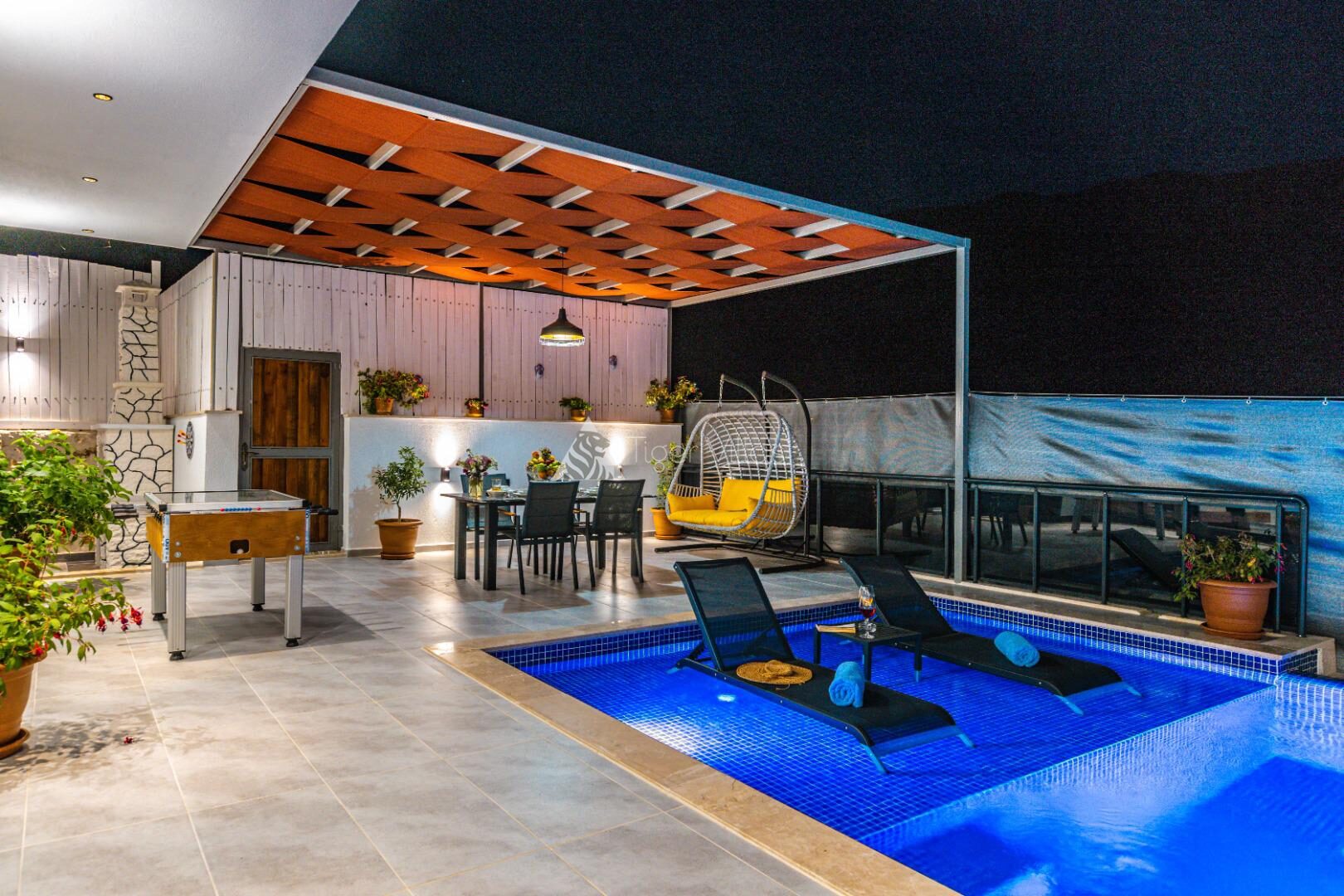 Villa Neon — 7