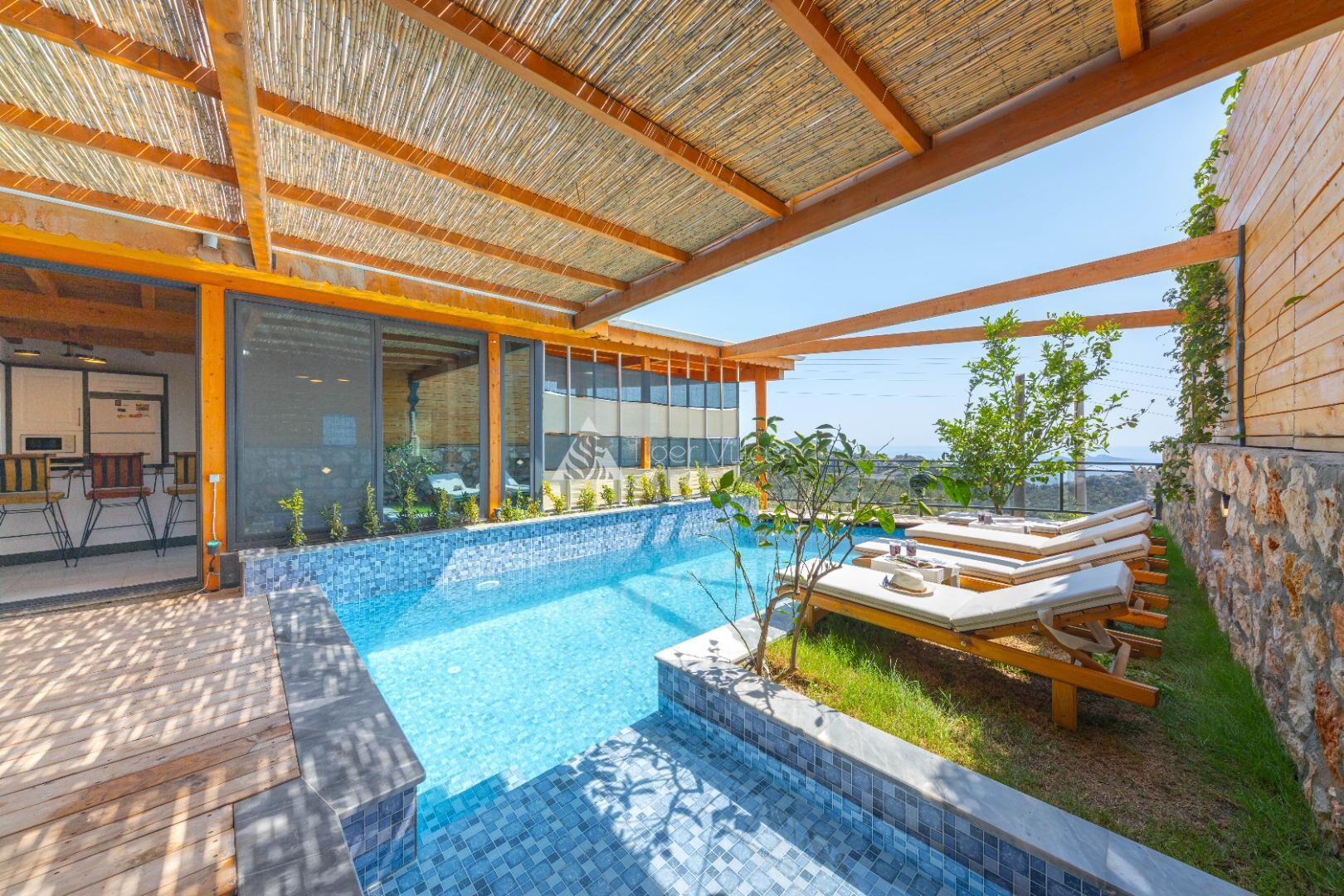 Villa Dacron — 3