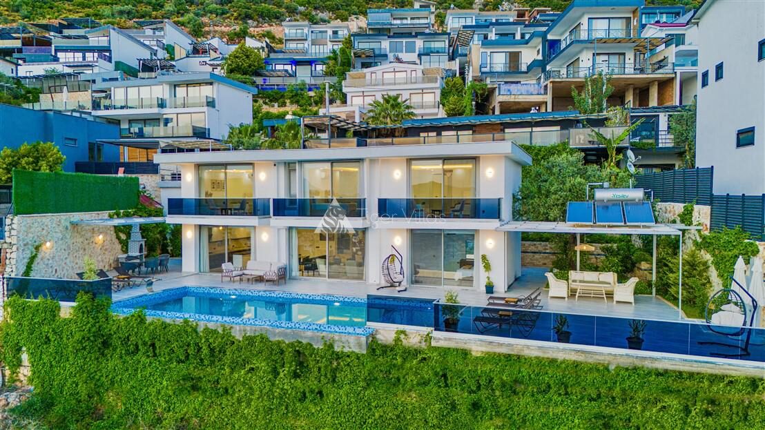 Villa July — 3