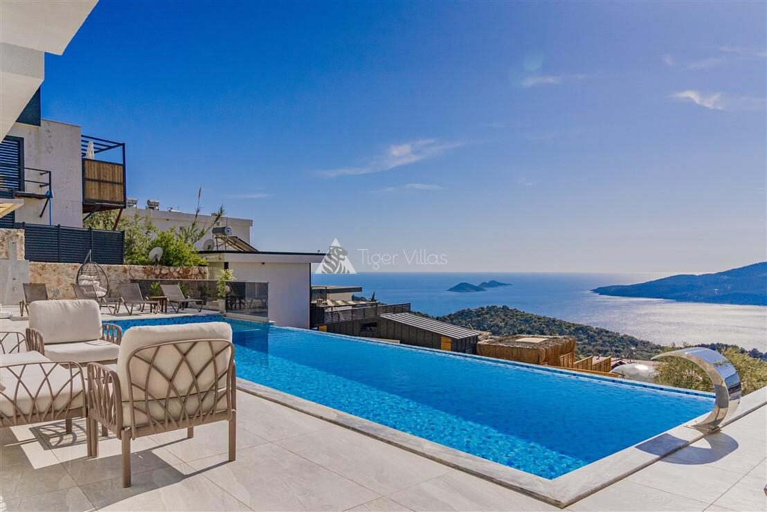 Villa July — 14