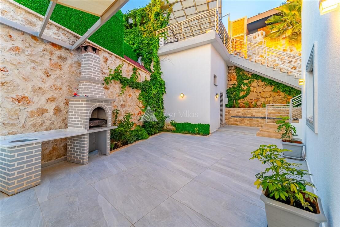Villa July — 26