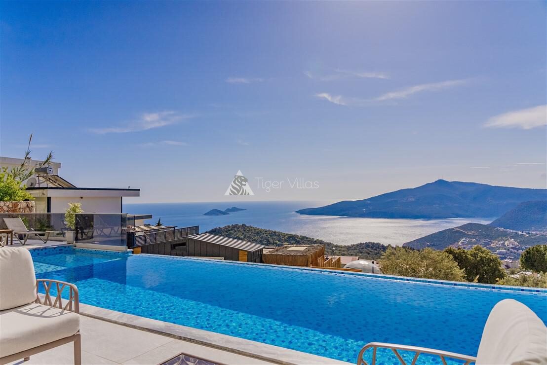 Villa July — 29