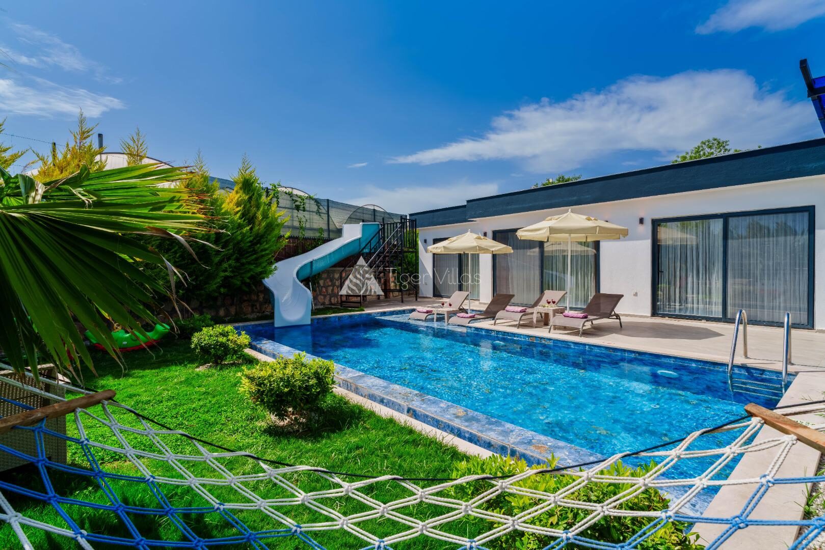 Villa Elena 1 — 1