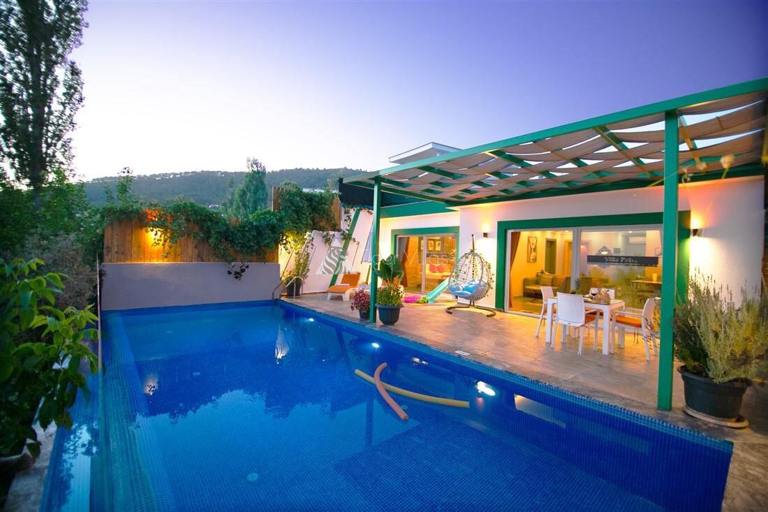 Villa Petra — 1