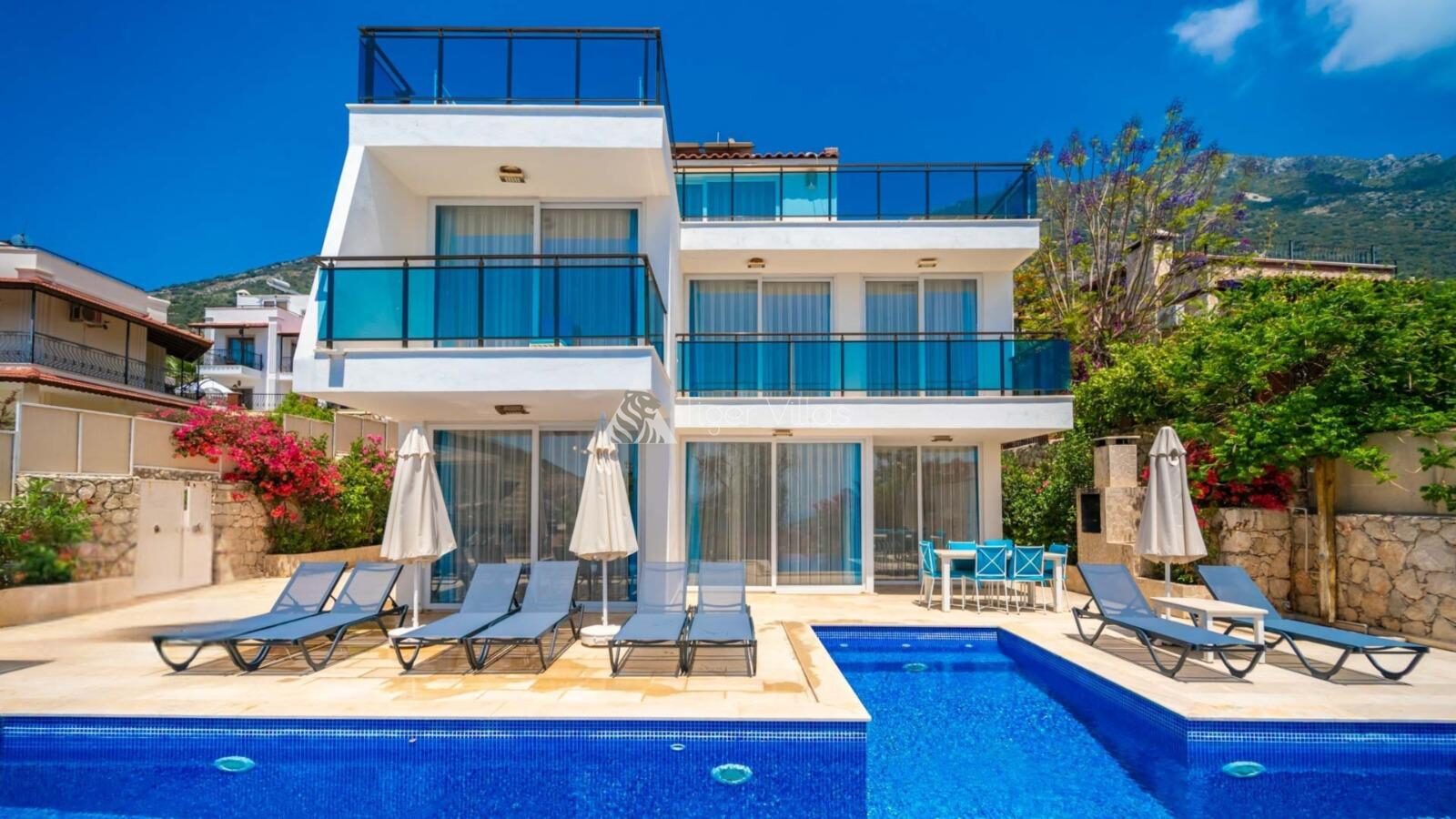 Villa Trios — 1