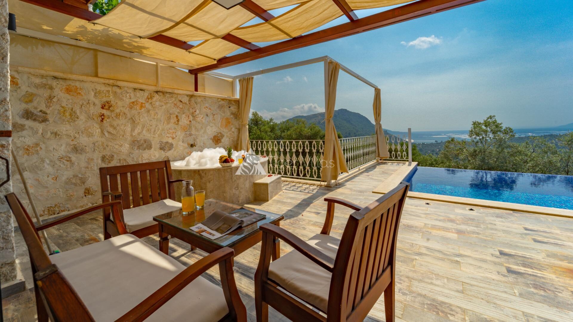 Villa Selen Dining area 1 – villa for rent in Üzümlü