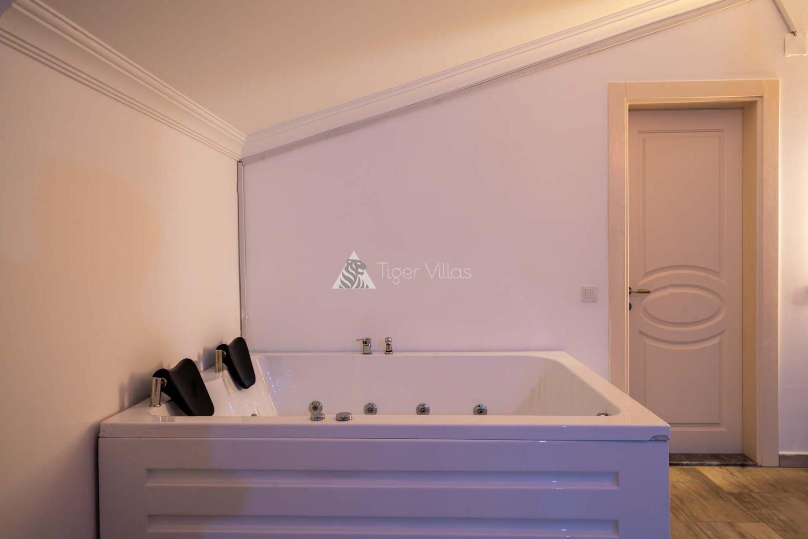 Villa Platos — 99