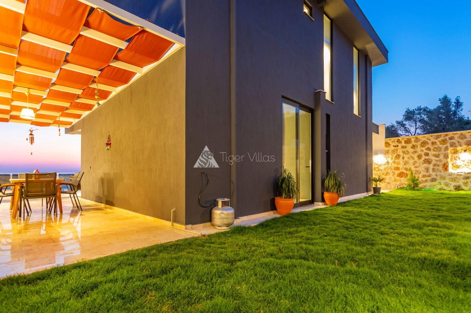Villa Likya Black – villa for rent in Yeşilköy