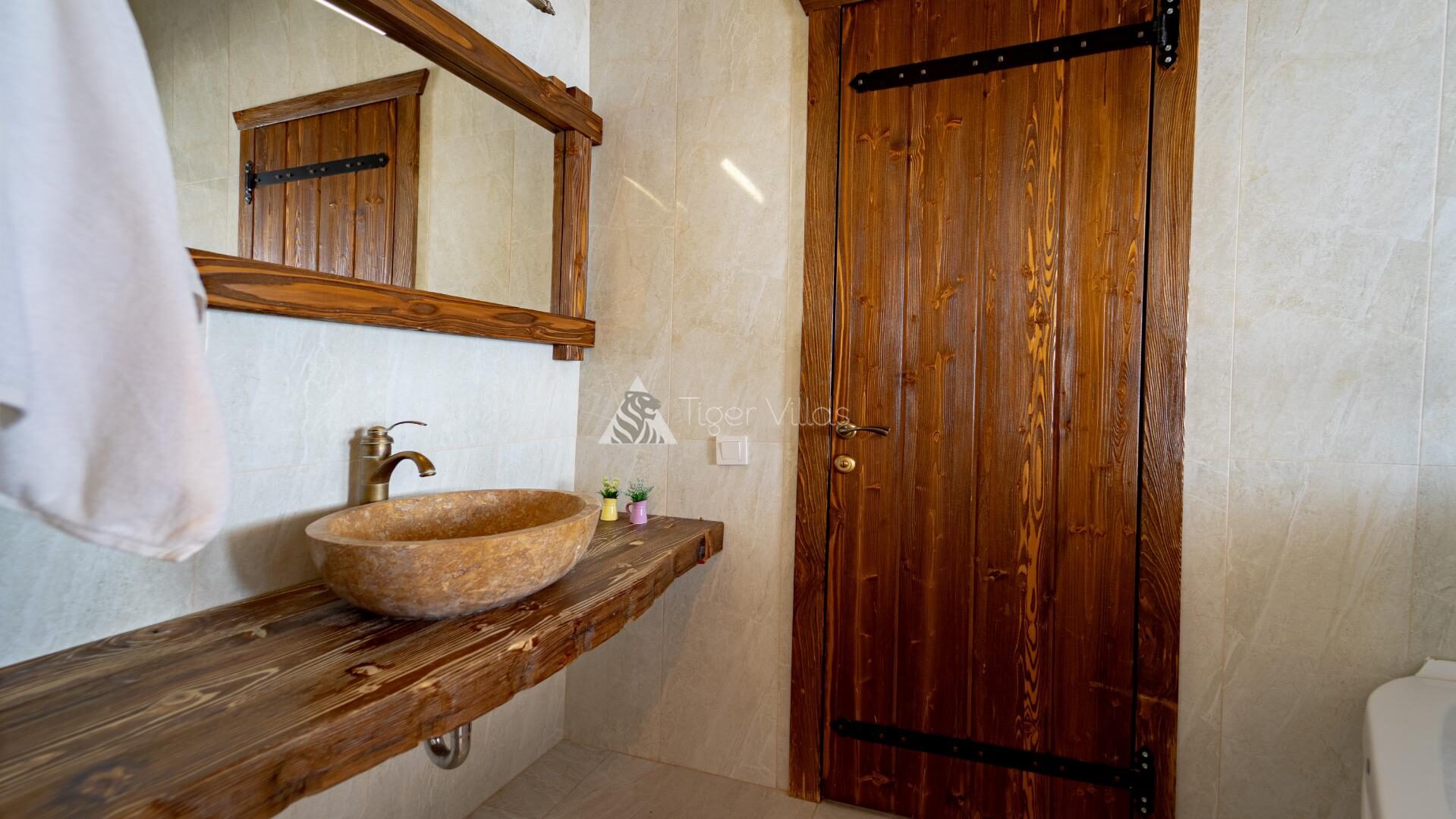 Villa Selen Bathroom 1 – villa for rent in Üzümlü