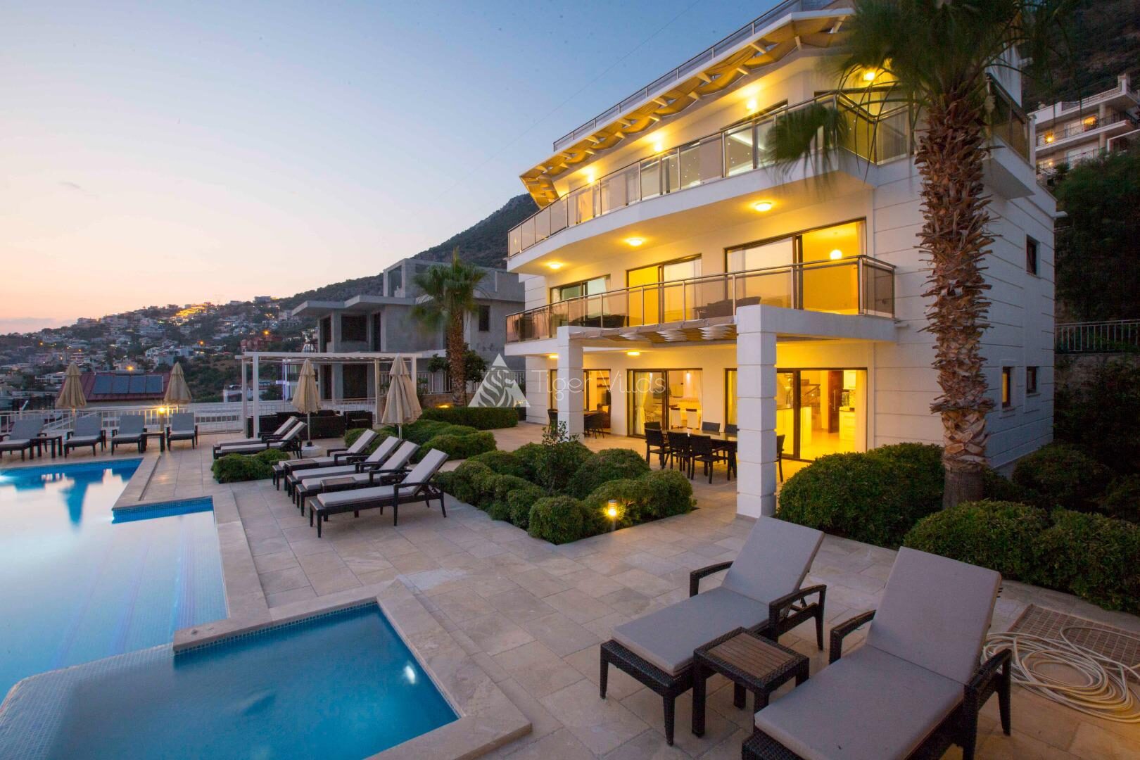 Villa Falcon Lodge — 1