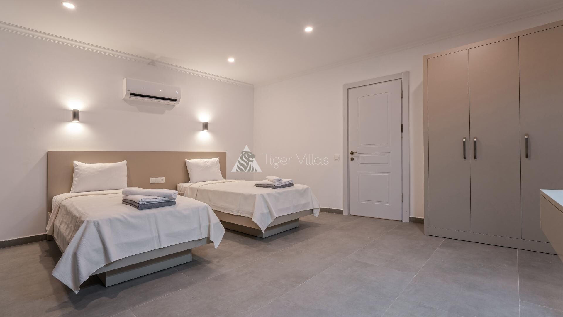 Villa Lion — 80