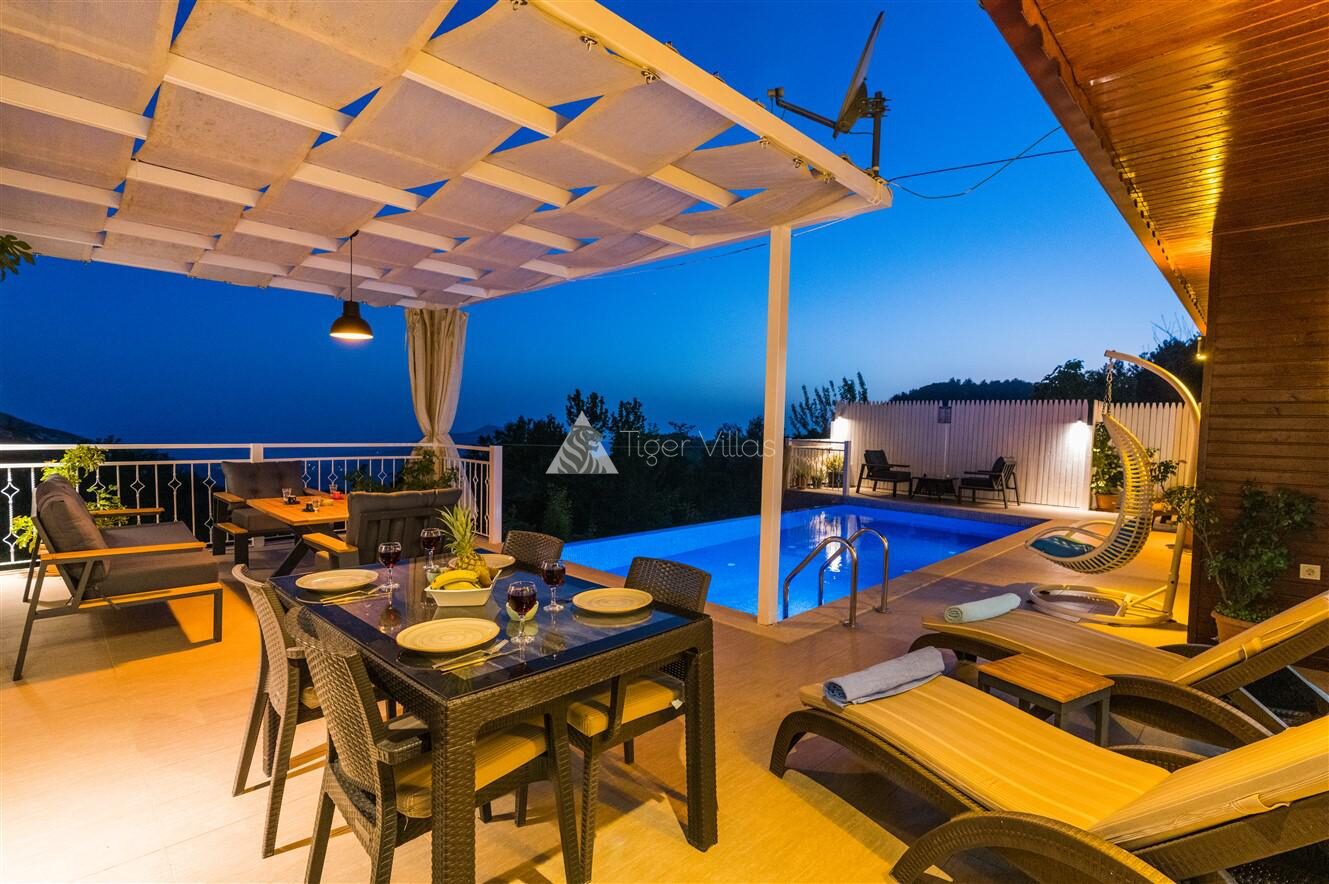 Villa Pınar Dining area 1 – villa for rent in İslamlar