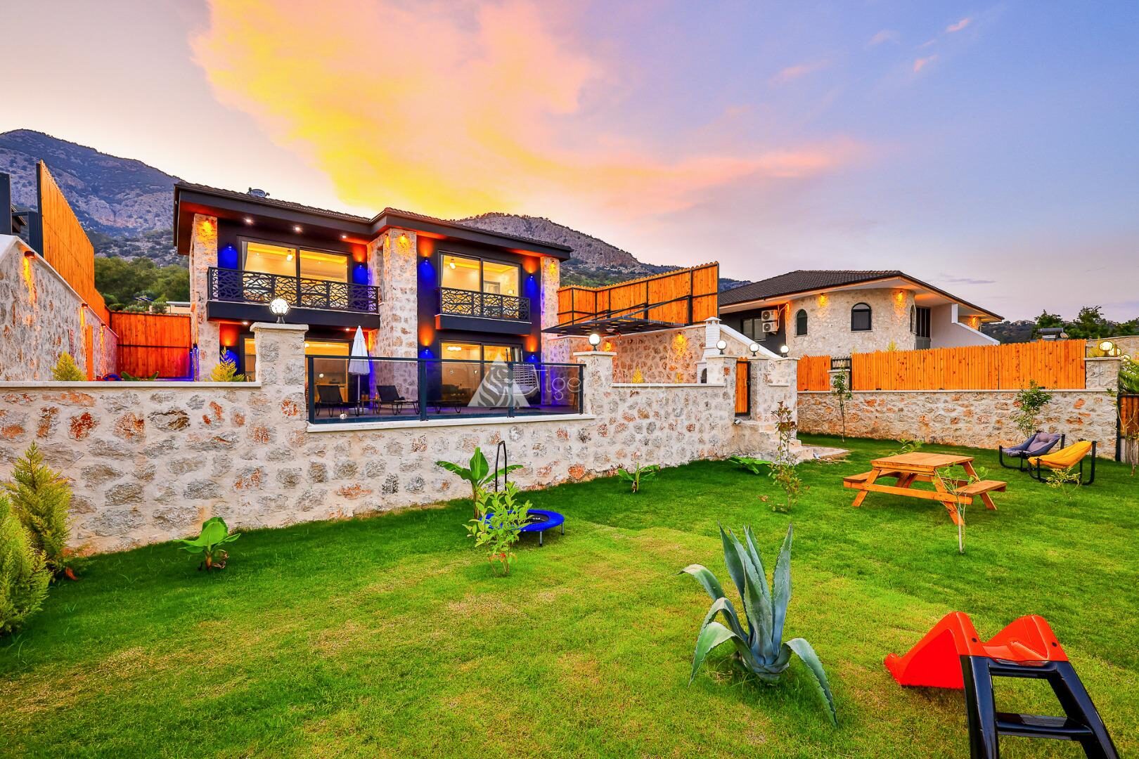 Villa Sandak 3 — 3