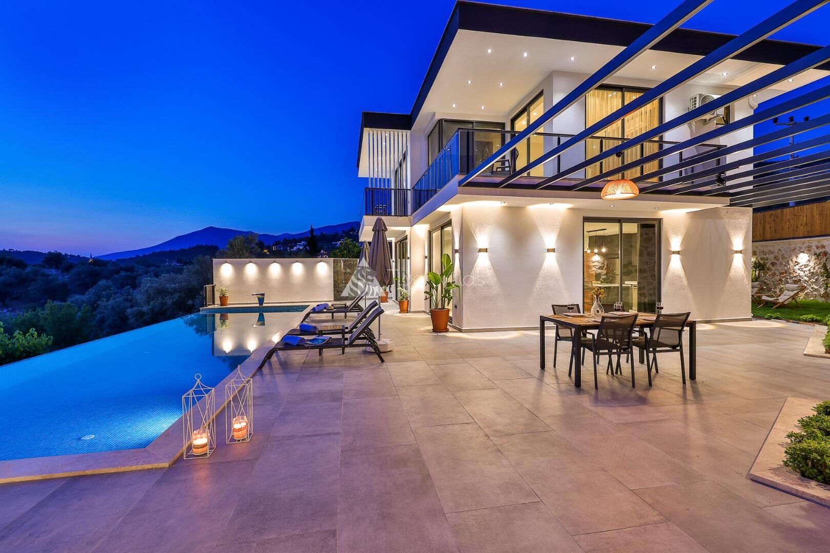 Villa Fi Manor – villa for rent in Üzümlü