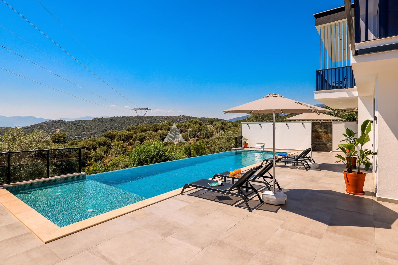 Villa Fi Manor — 16