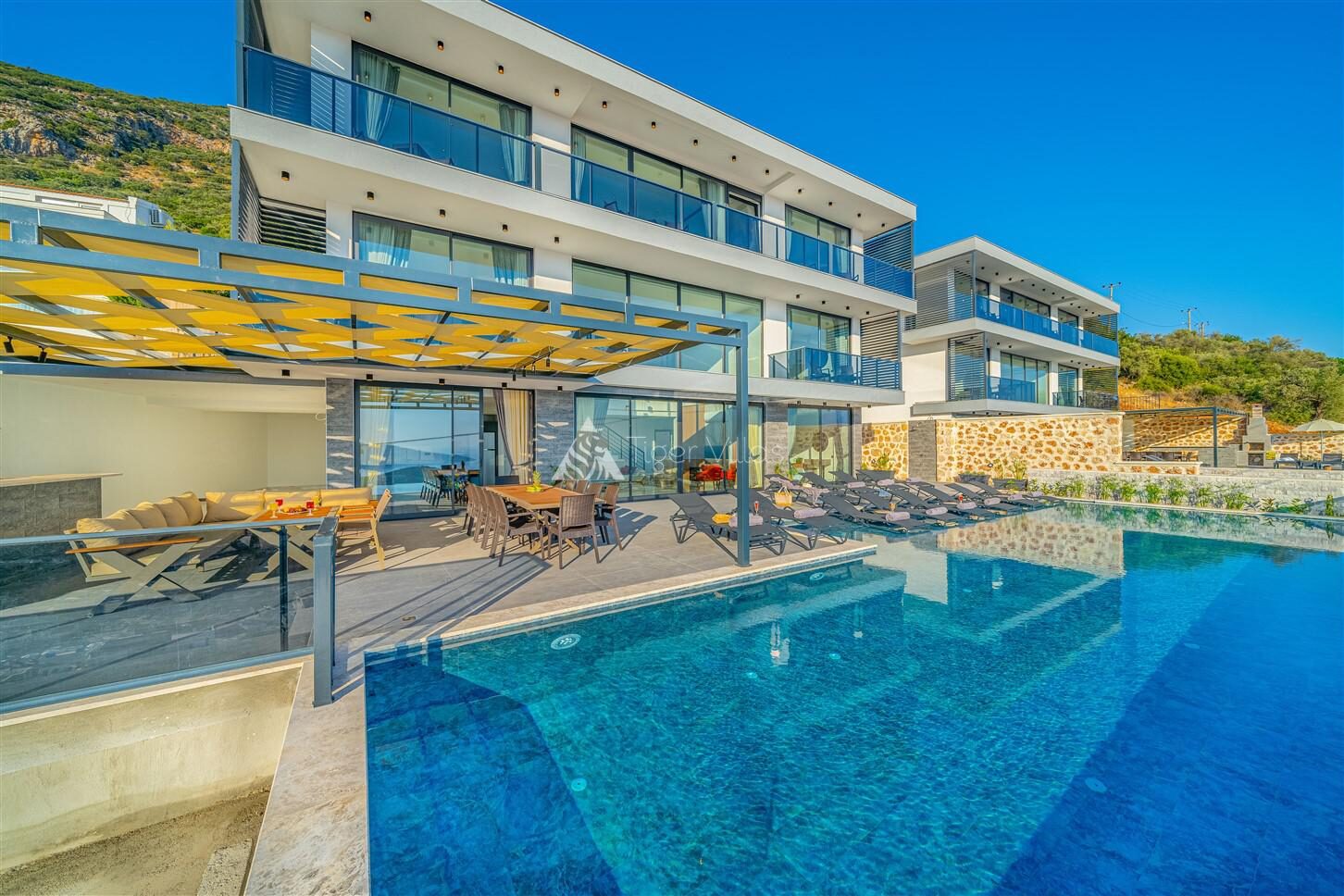 Villa Grey Falcon — 2