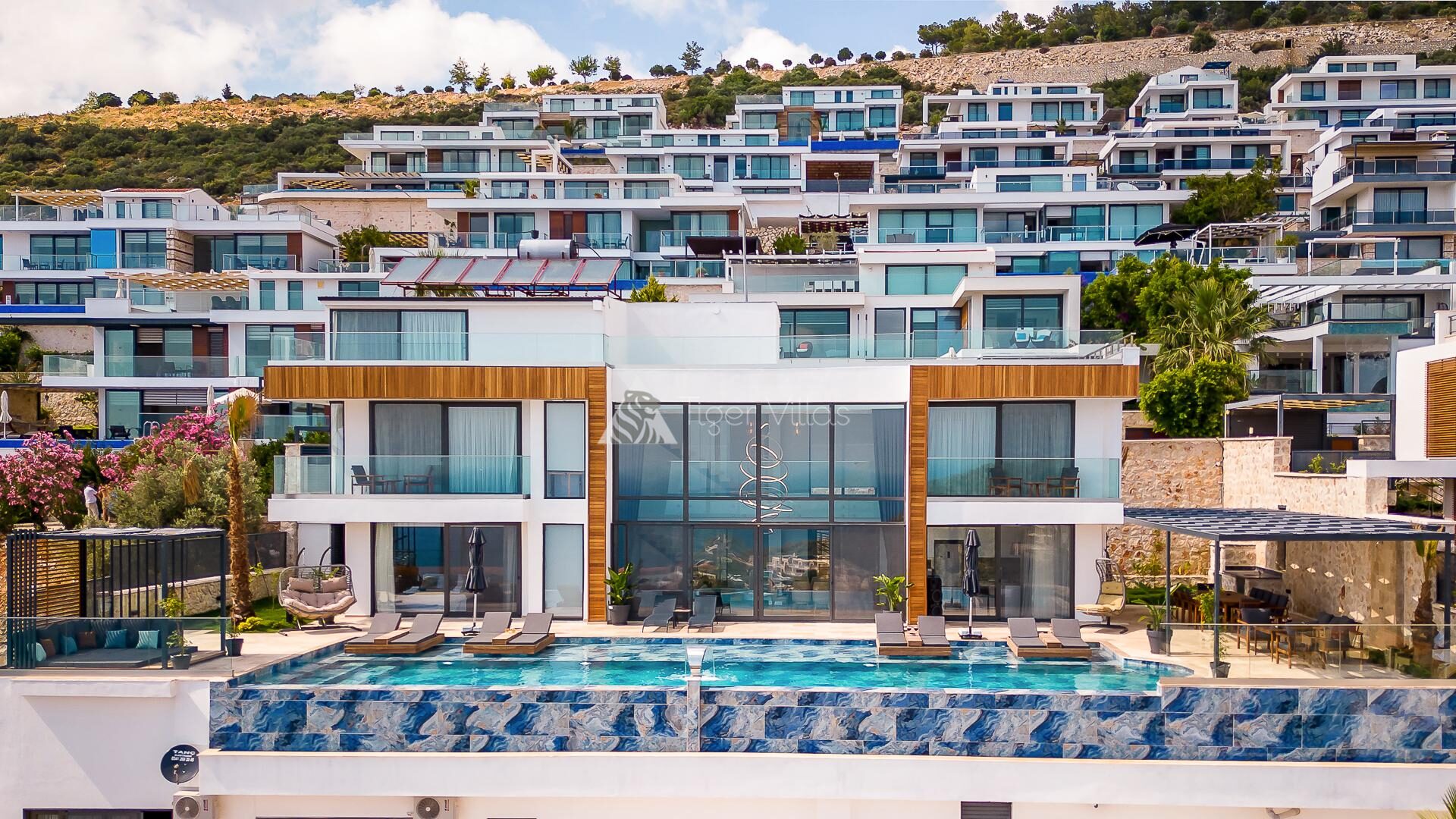 Villa Royal Life — 18