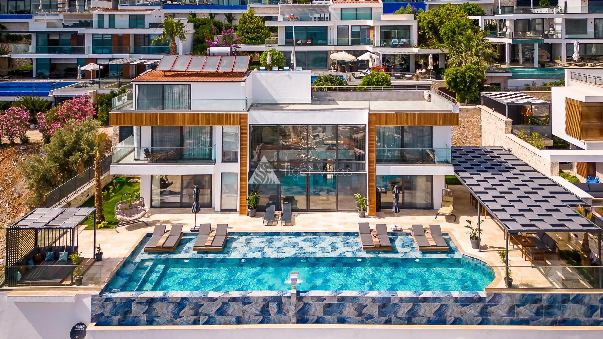 Villa Royal Life — 21