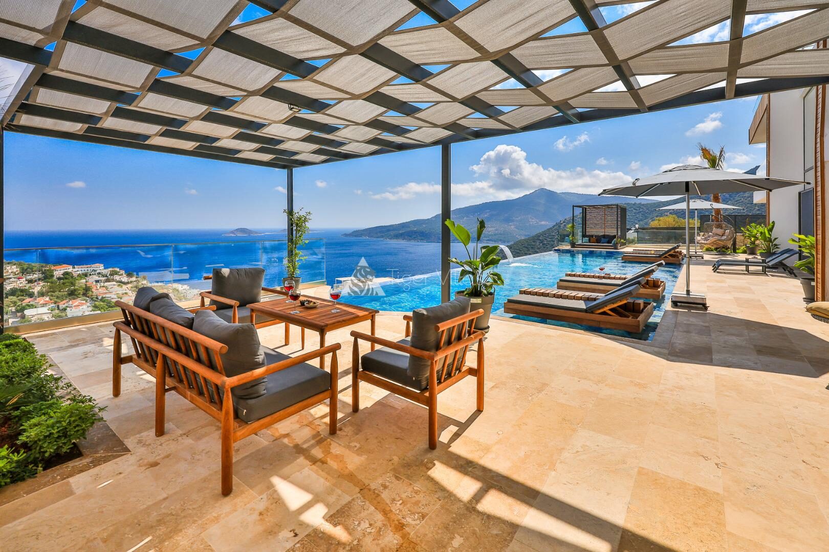 Villa Royal Life — 51