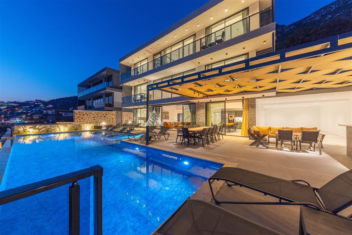 Villa Royal Falcon — 84