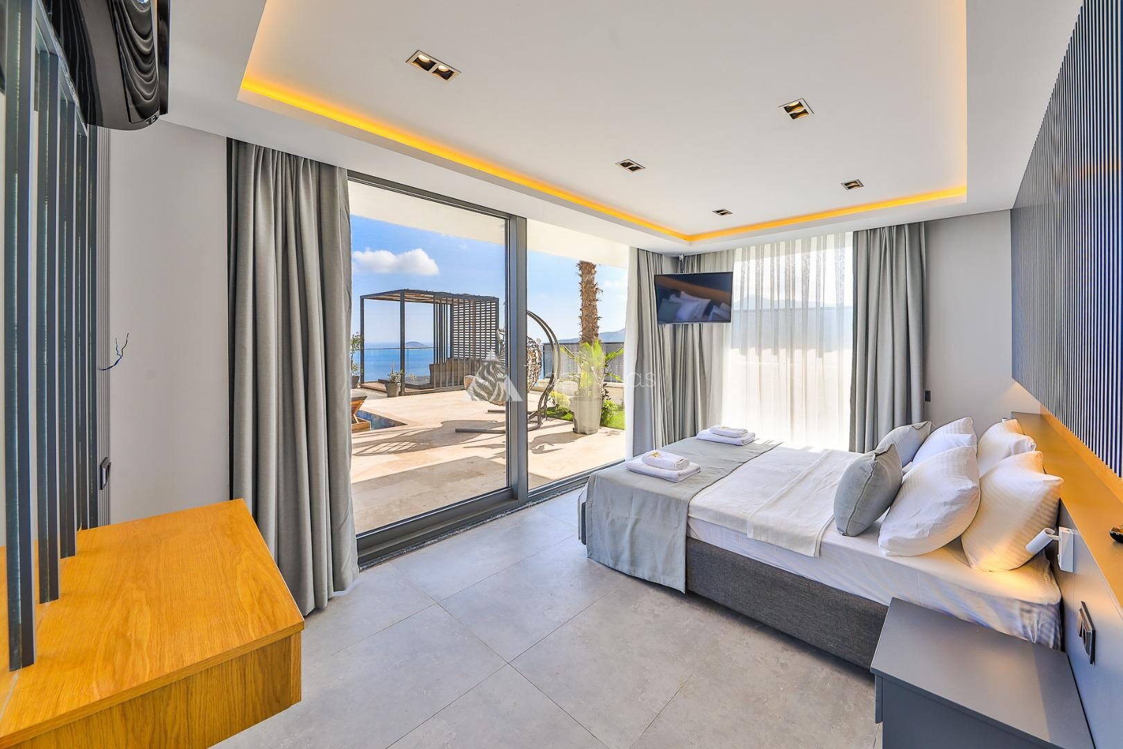 Villa Royal Life — 71