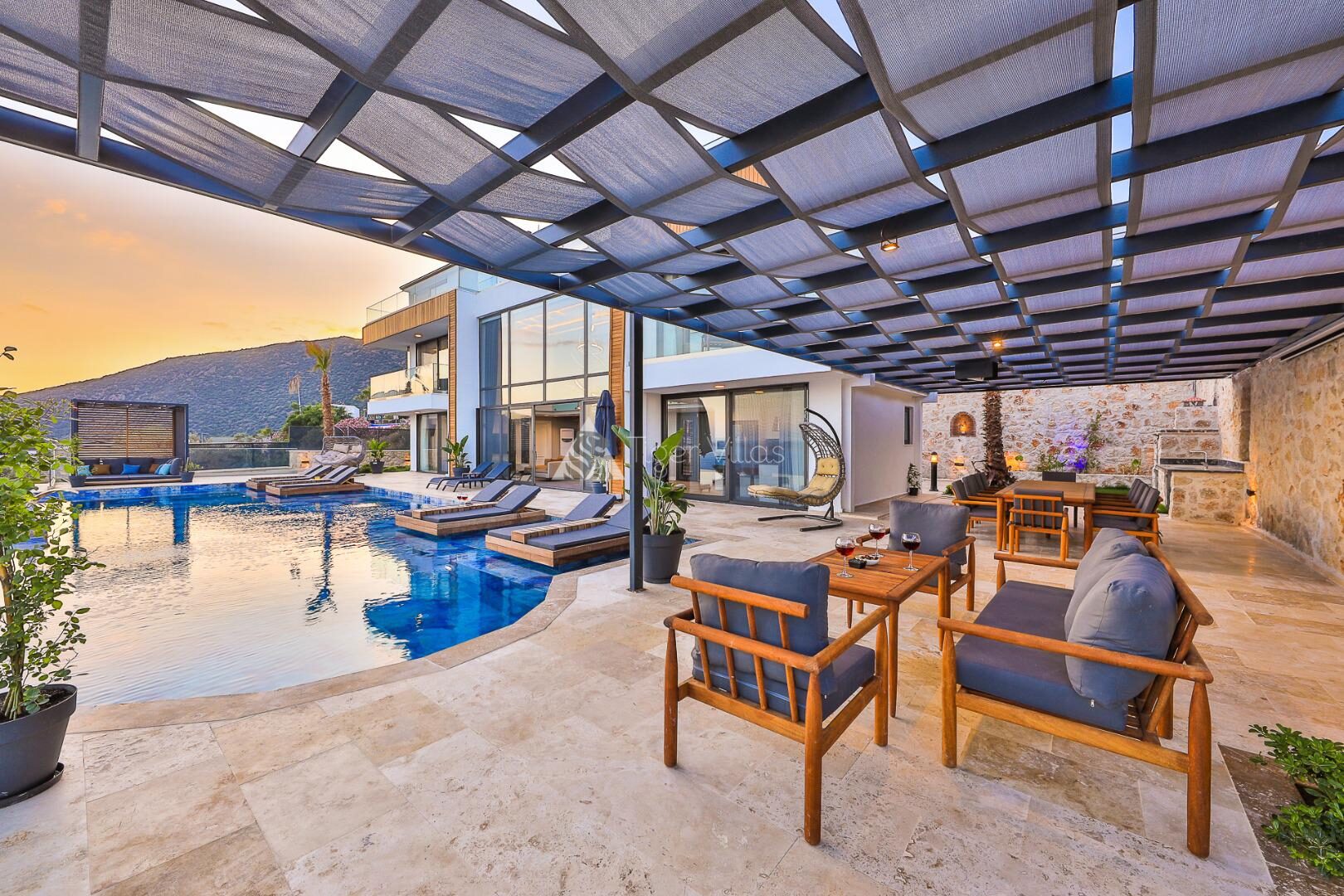 Villa Royal Life — 86