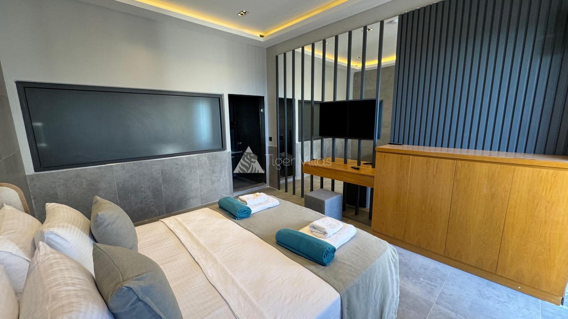 Villa Royal Life — 110