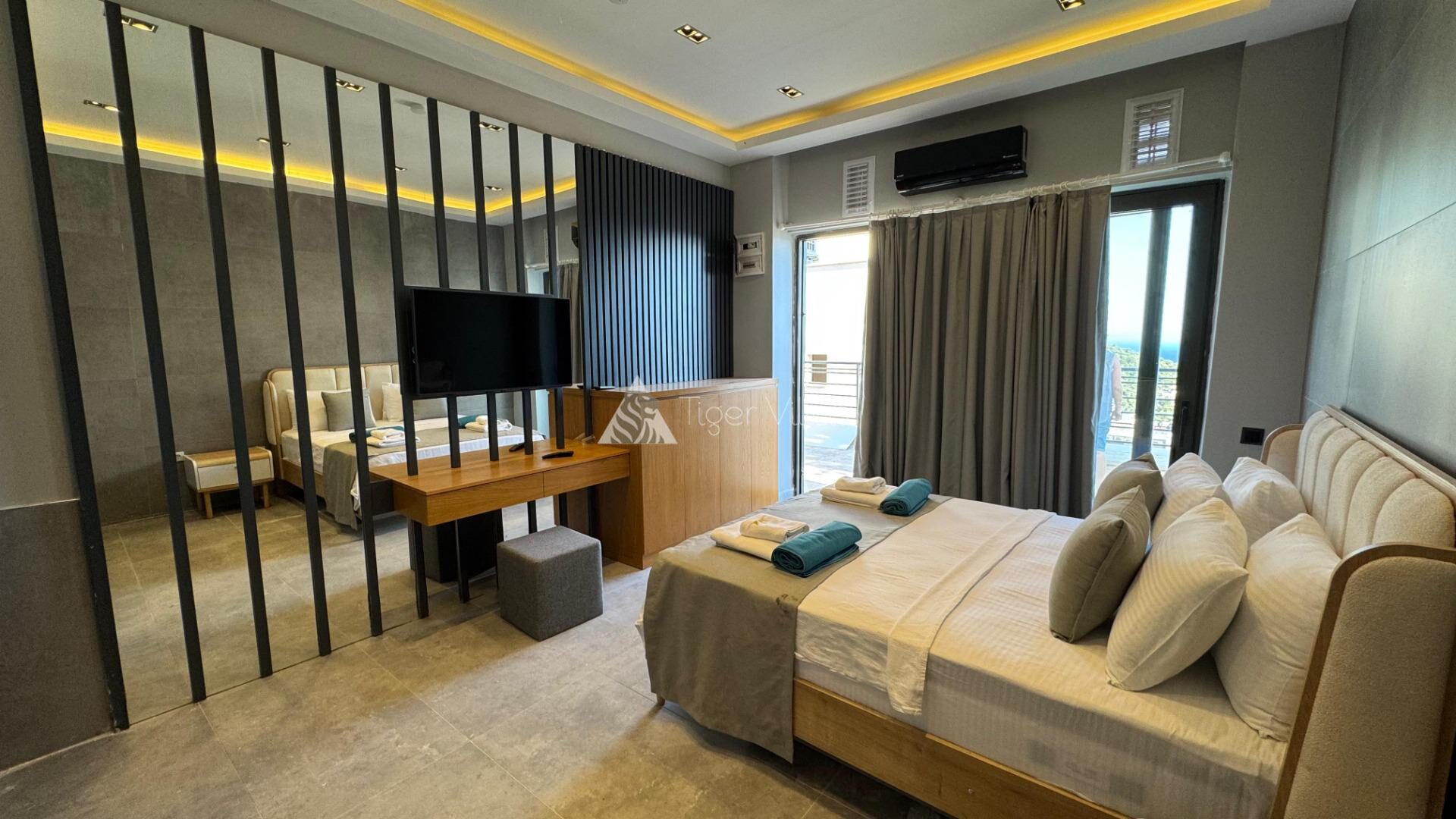 Villa Royal Life — 111