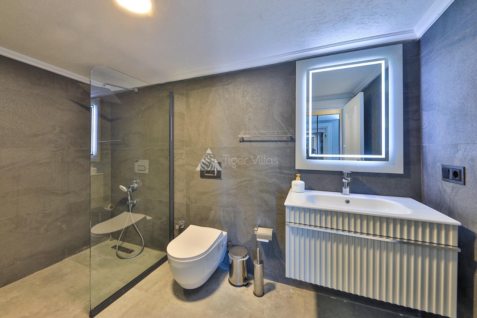 Villa Royal Life — 123
