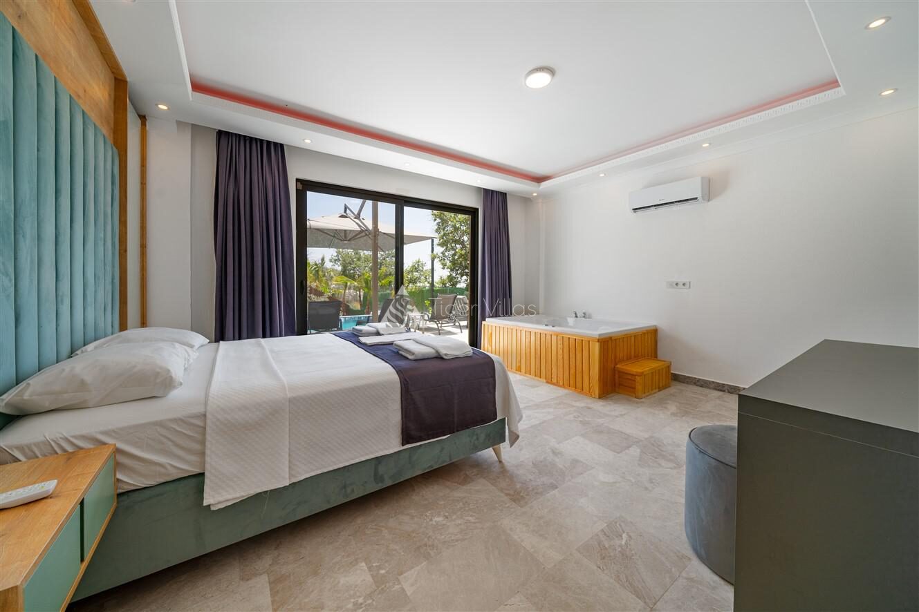 Villa Mira Trio 2 — 55