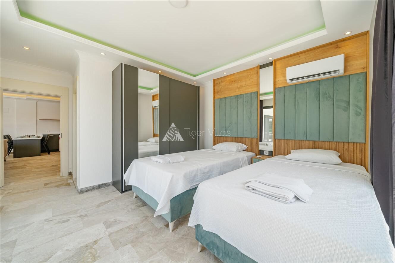Villa Mira Trio 2 — 66