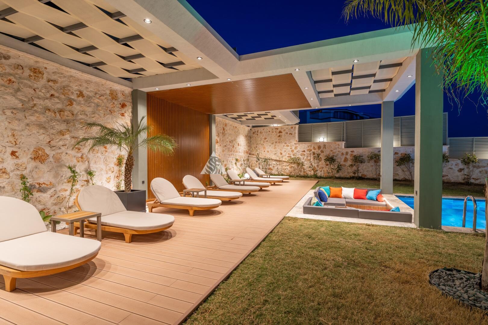 Villa Safran Flower — 3