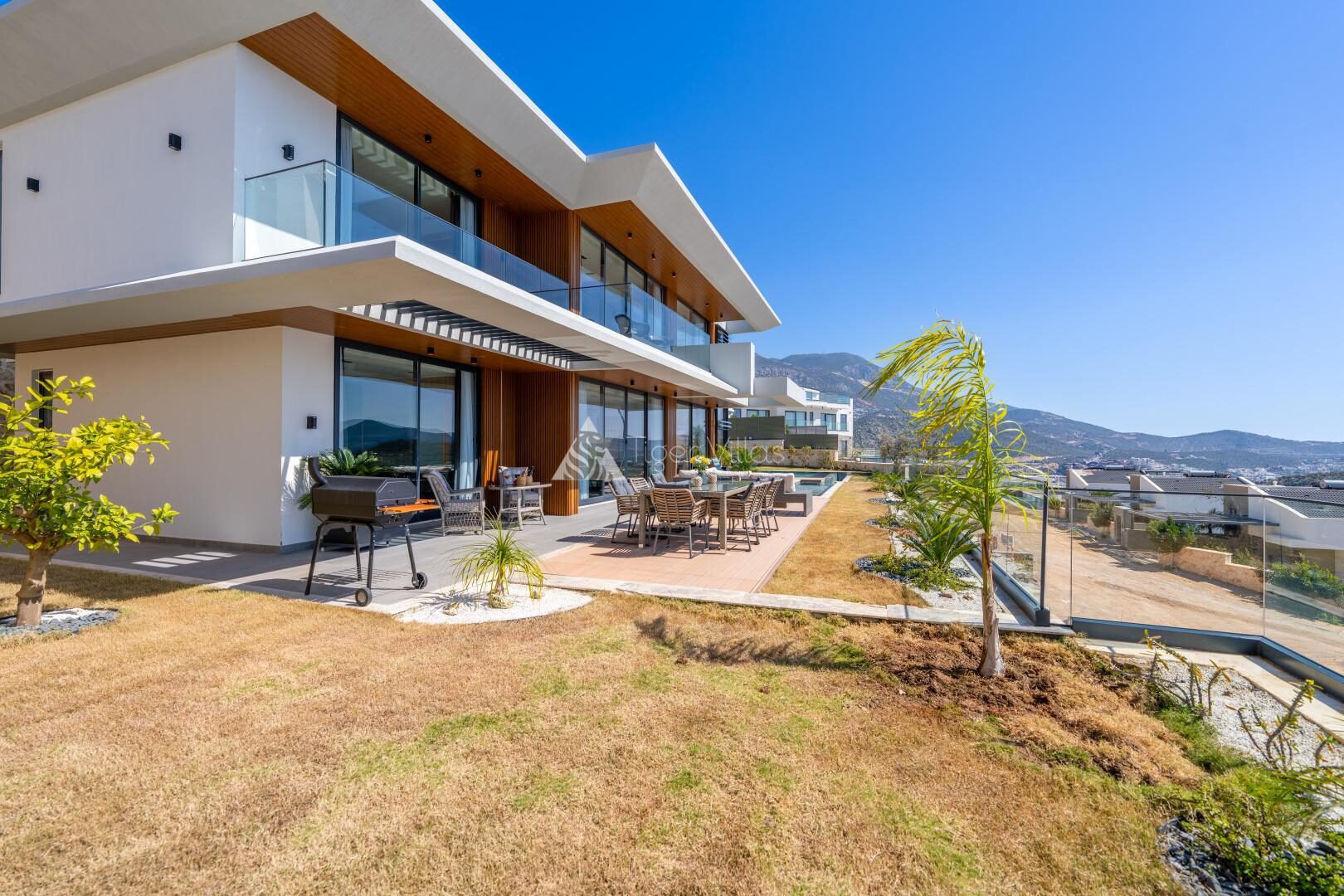 Villa Safran Flower — 15