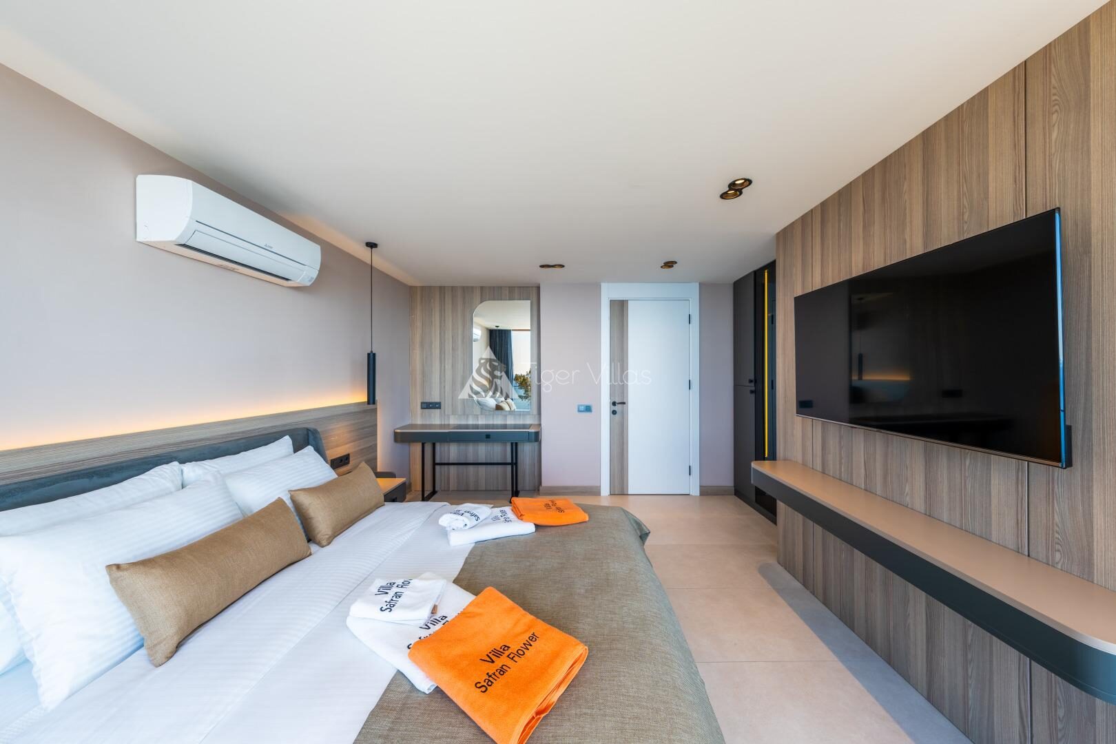 Villa Safran Flower — 32