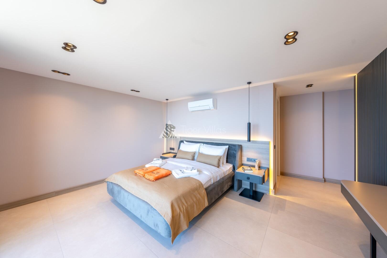 Villa Safran Flower — 38