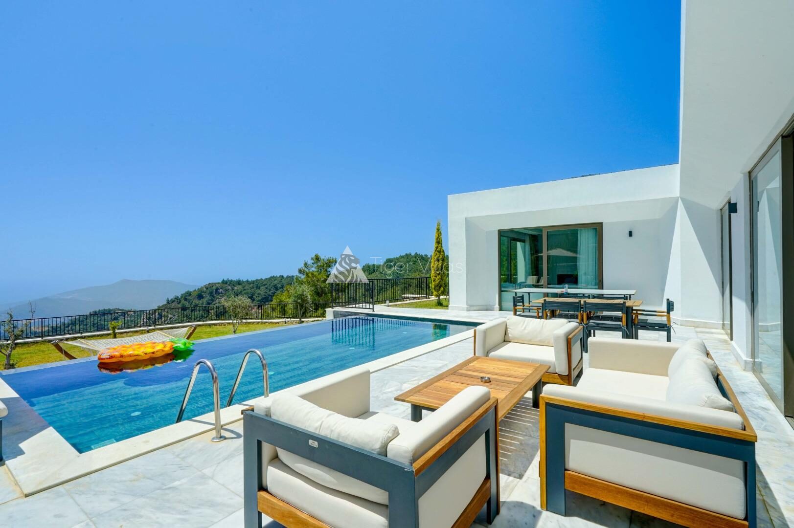 Villa Mercury 9 — 4