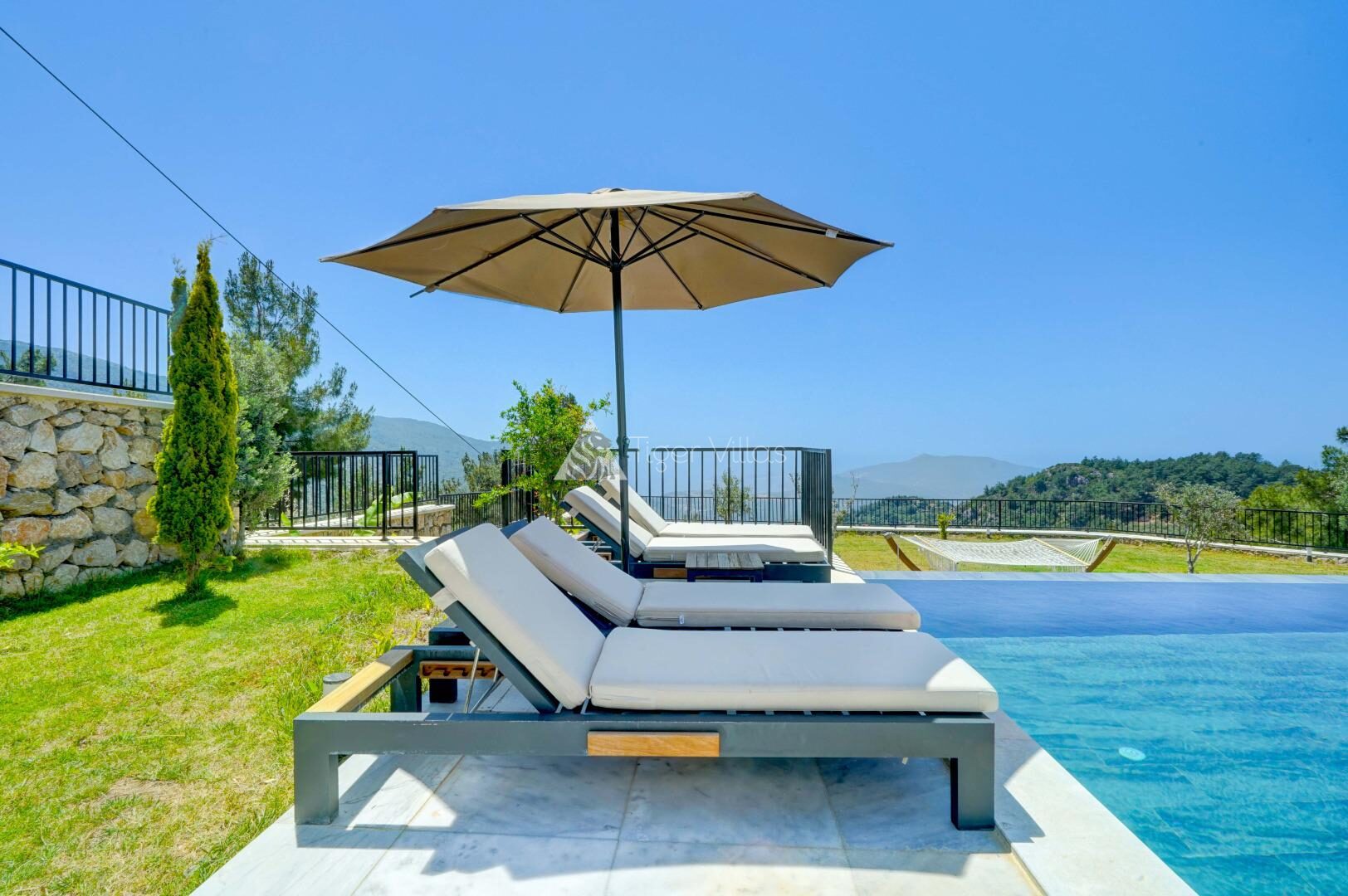 Villa Mercury 9 — 7