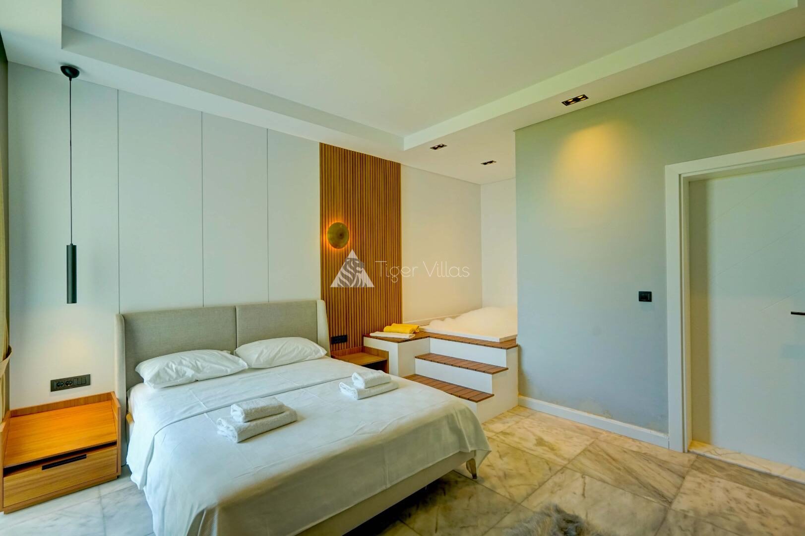 Villa Mercury 9 — 13
