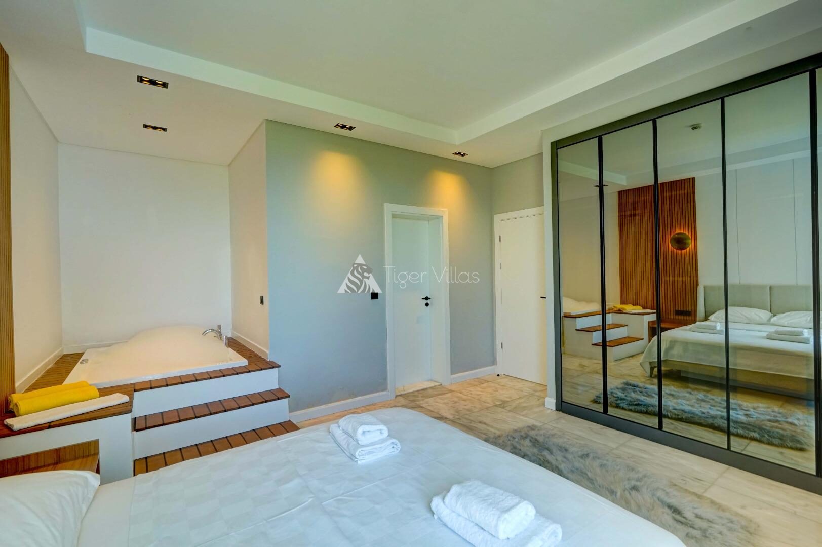 Villa Mercury 9 — 15