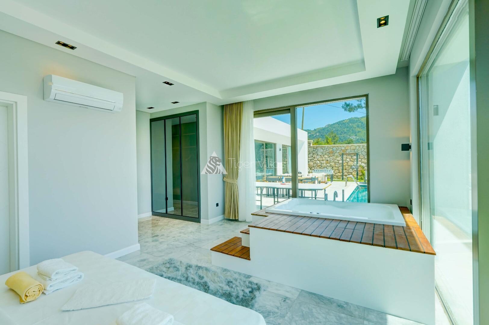 Villa Mercury 9 — 20