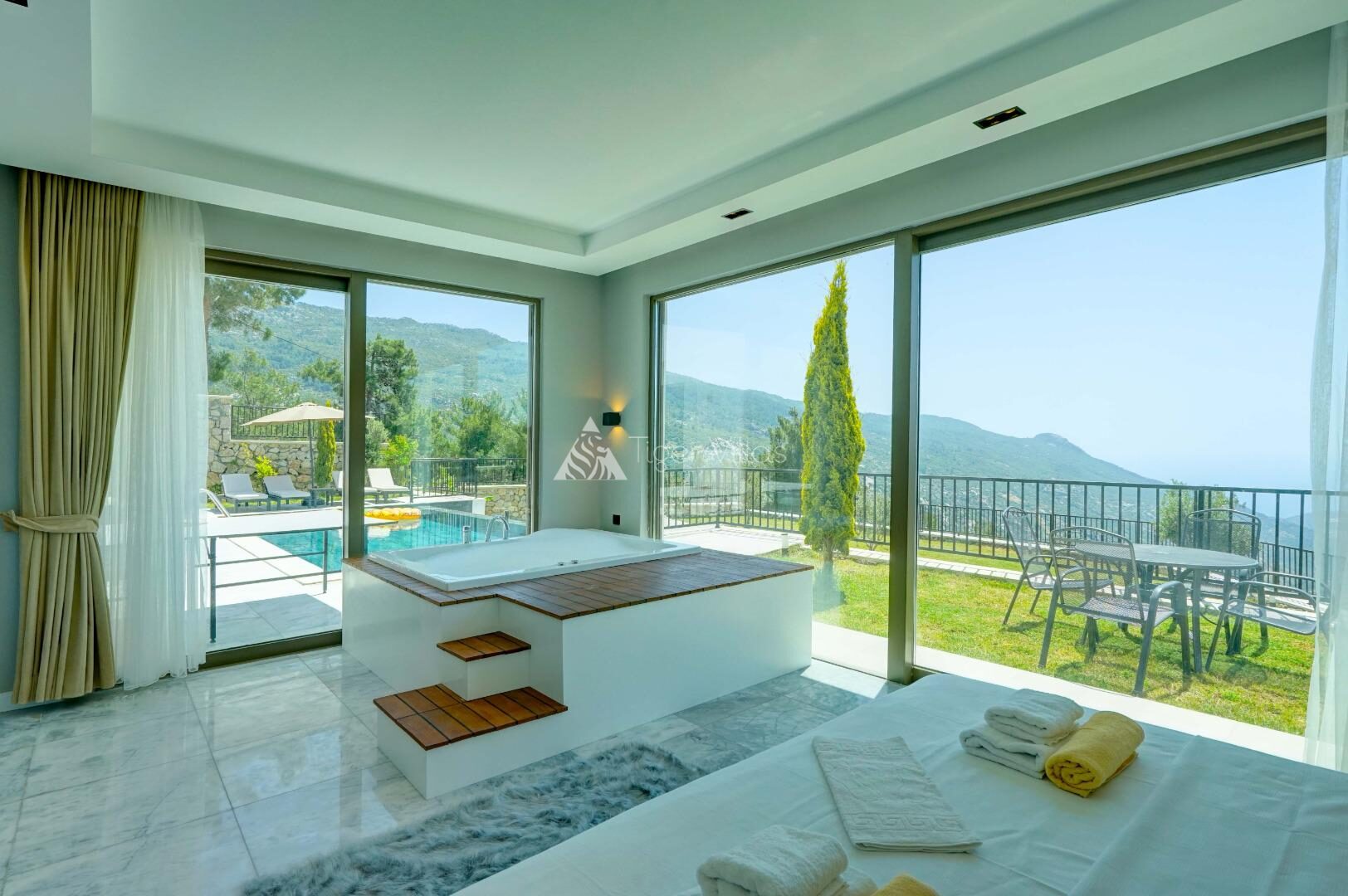 Villa Mercury 9 — 21