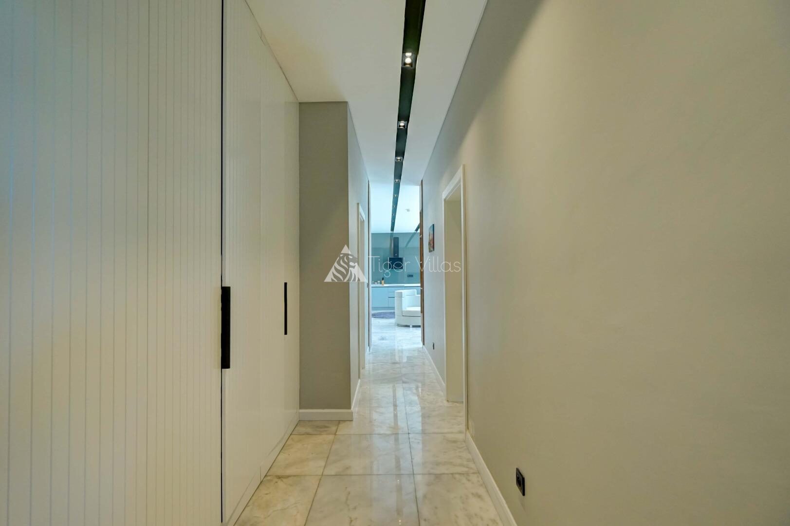 Villa Mercury 9 — 25