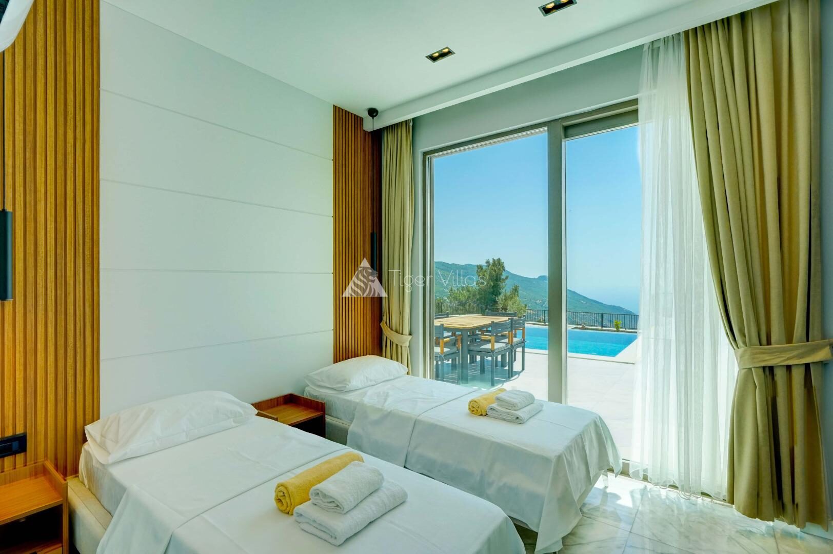 Villa Mercury 9 — 28