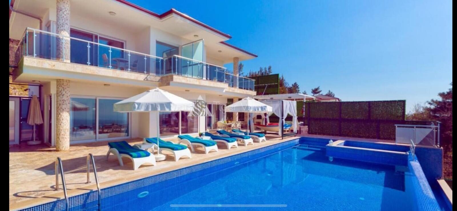 Villa Almira — 13
