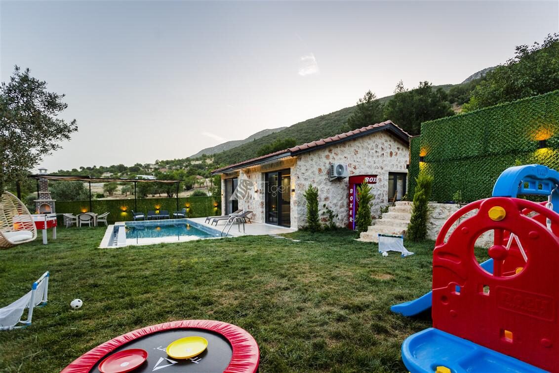 Villa Menesa — 18