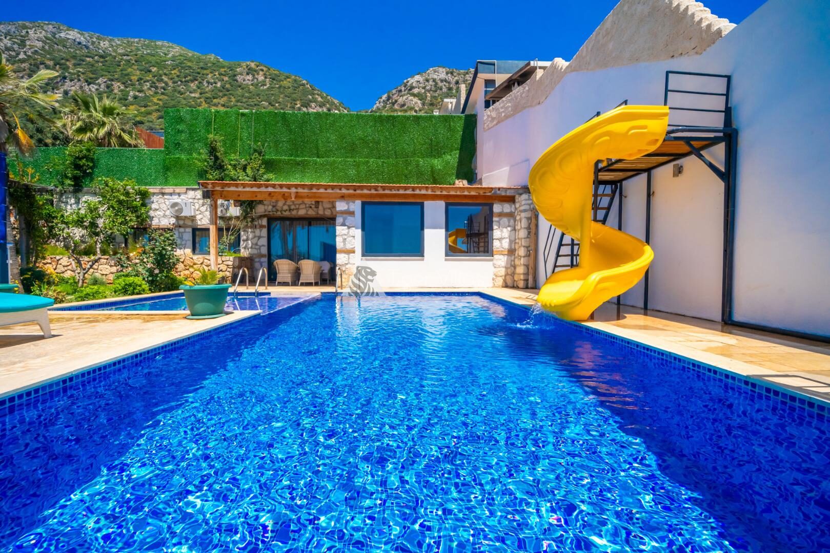 Villa Anahita — 2