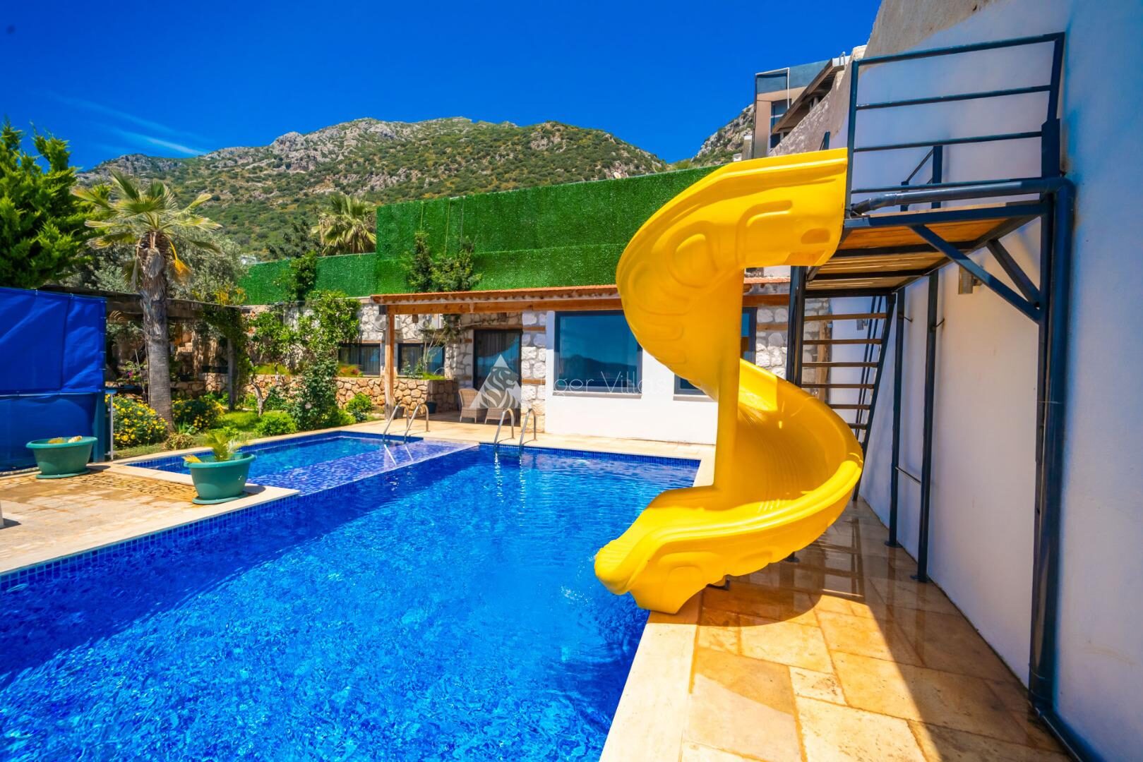 Villa Anahita — 10
