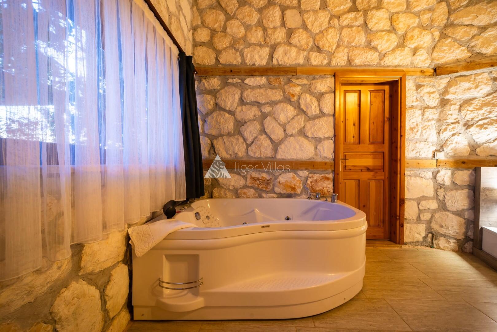 Villa Anahita — 30