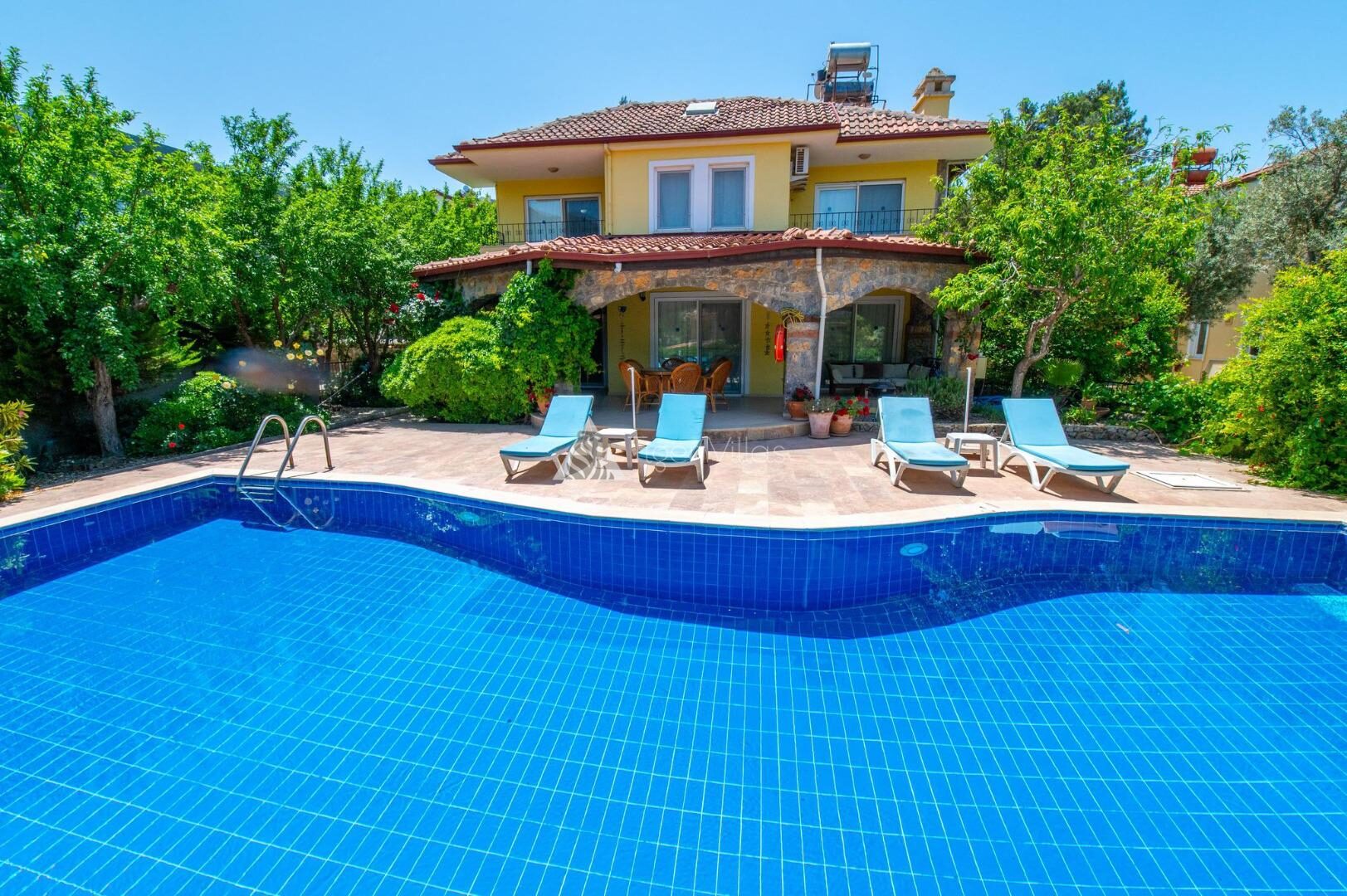 Villa Alora — 3