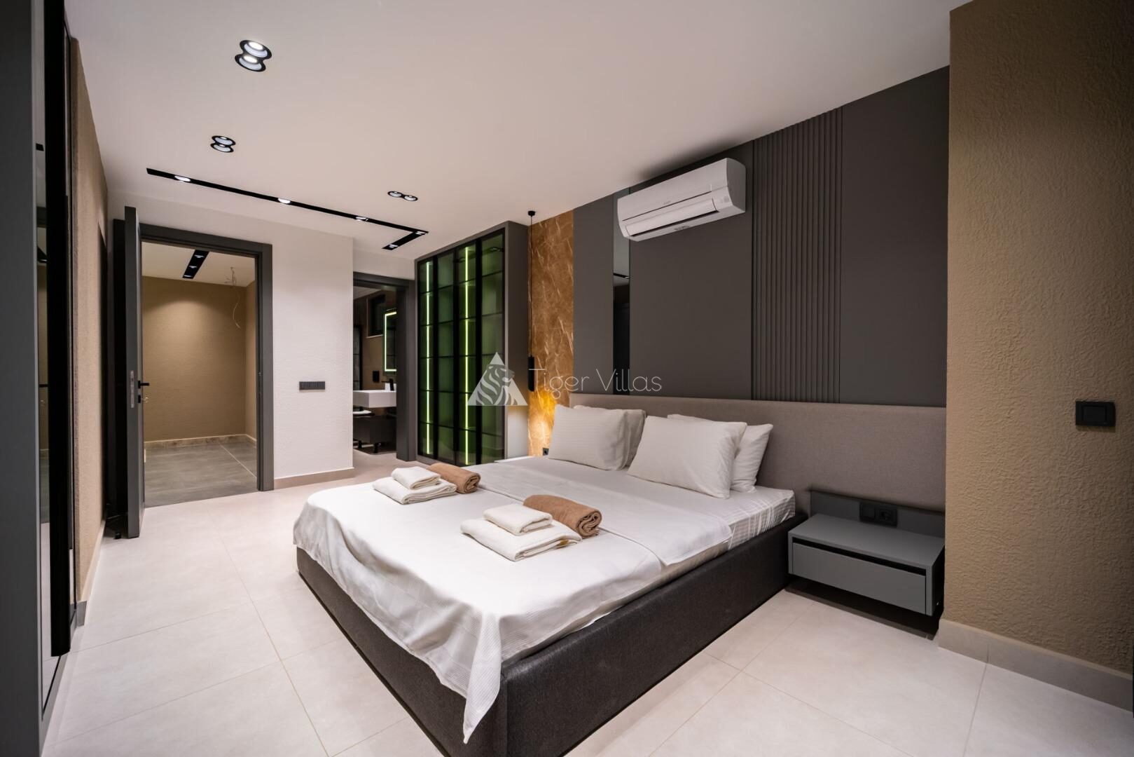 Villa Aura C — 50